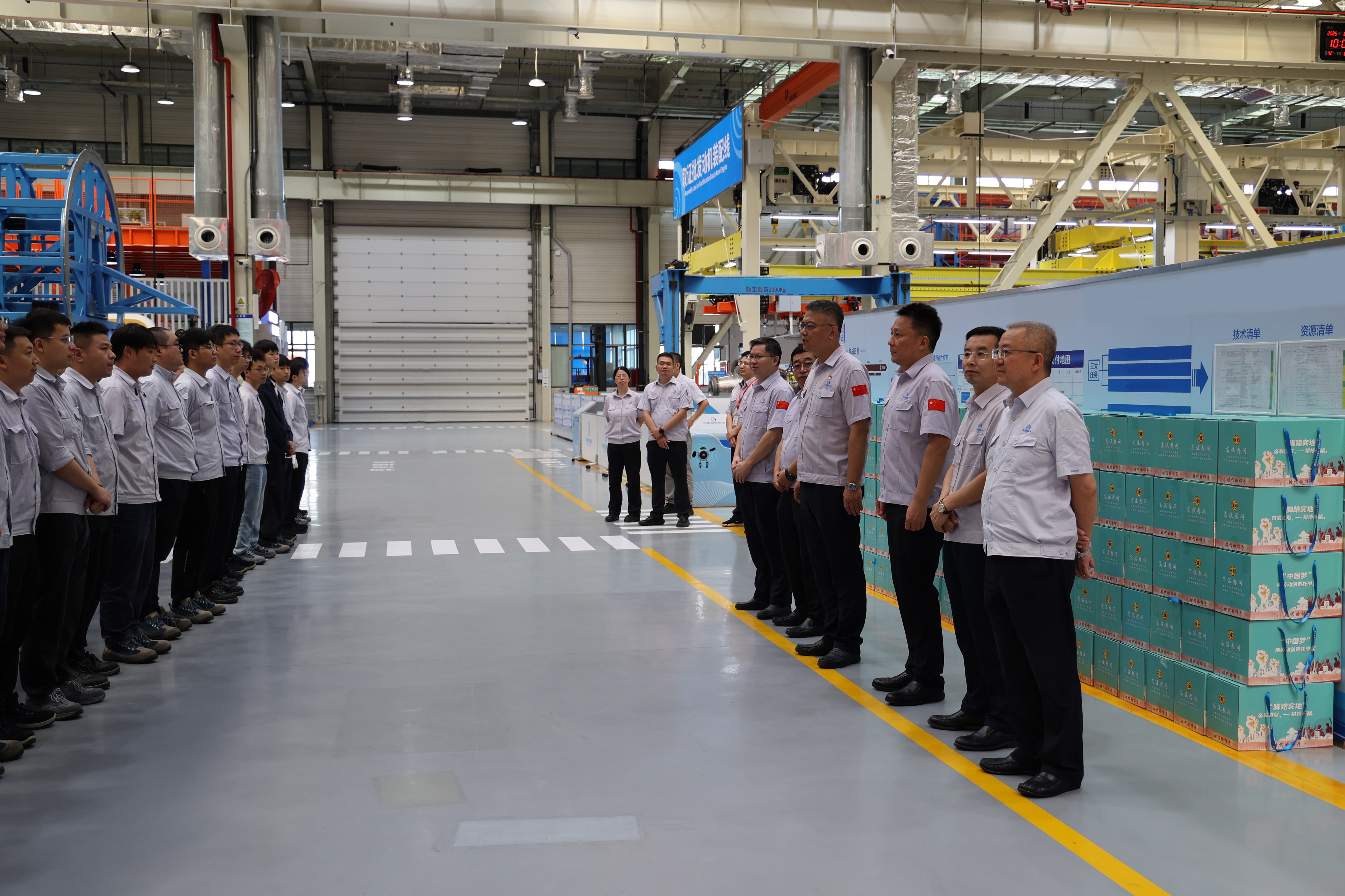 火热的坚守 用汗水铸就“中国心”｜足球下注
商发党委领导慰问一线干部职工