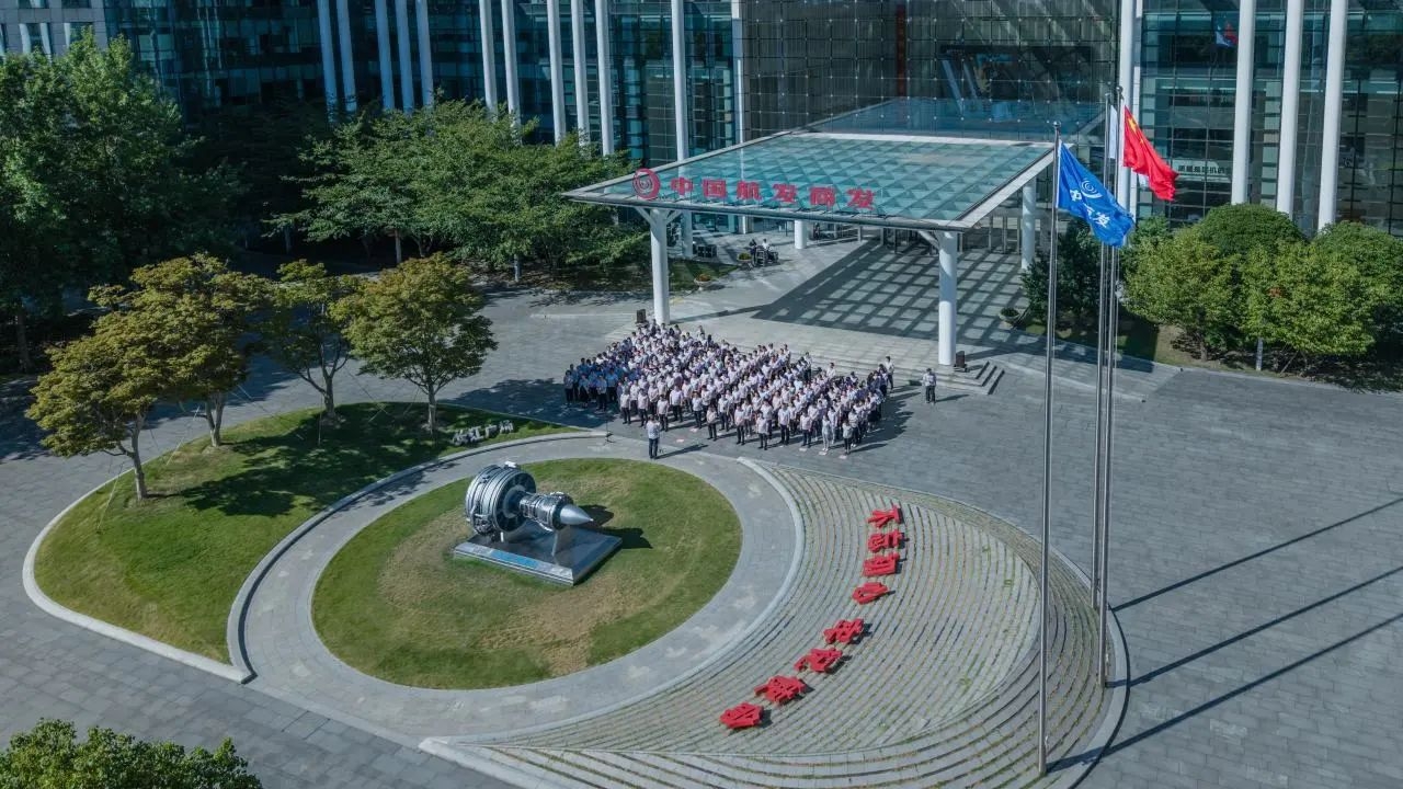 足球下注
商发隆重举行升旗仪式 庆祝集团成立9周年